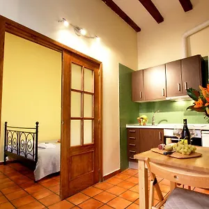 plaza-real-apartments.topbarcelonahotels.com/